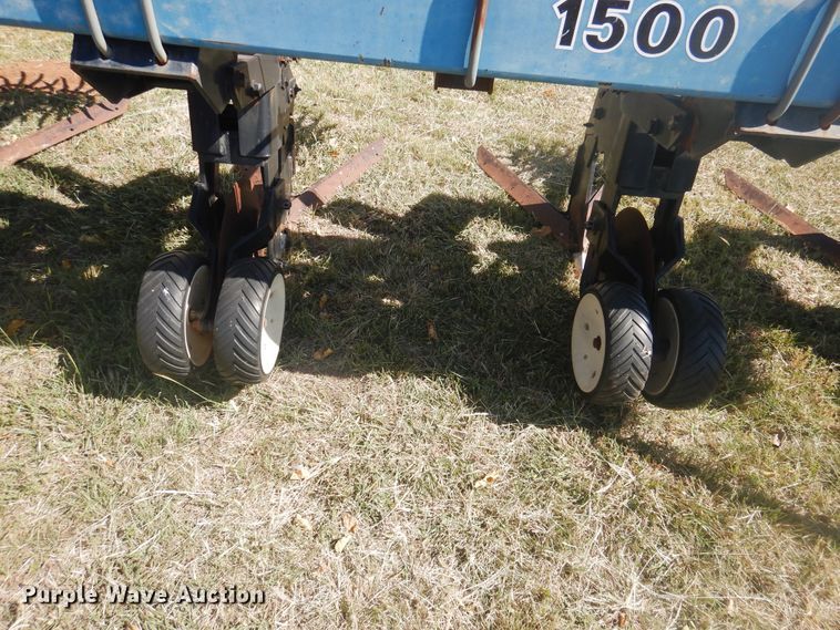 image for item HO9243 Kinze 1500 row crop cultivator