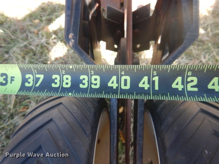 image for item HO9243 Kinze 1500 row crop cultivator