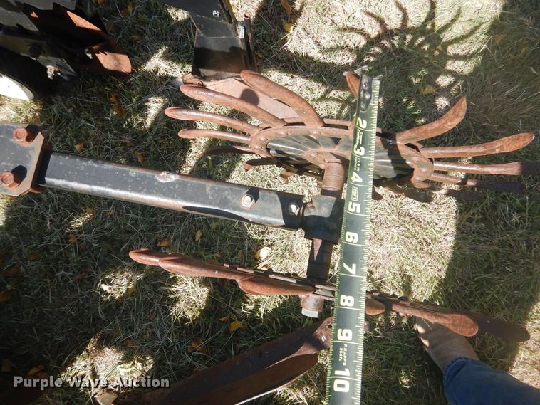 image for item HO9243 Kinze 1500 row crop cultivator