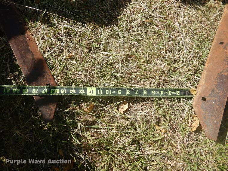 image for item HO9243 Kinze 1500 row crop cultivator