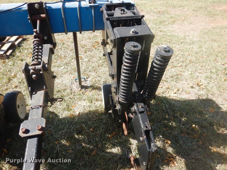 image for item HO9243 Kinze 1500 row crop cultivator