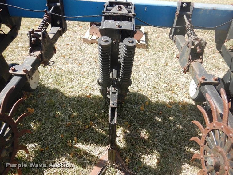 image for item HO9243 Kinze 1500 row crop cultivator