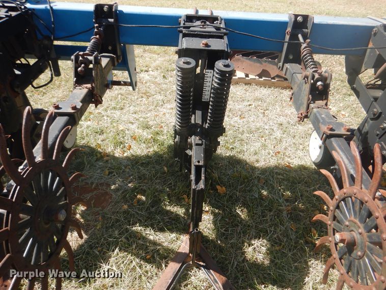 image for item HO9243 Kinze 1500 row crop cultivator