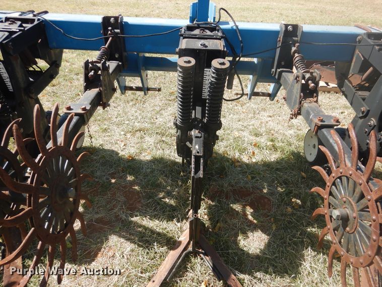 image for item HO9243 Kinze 1500 row crop cultivator