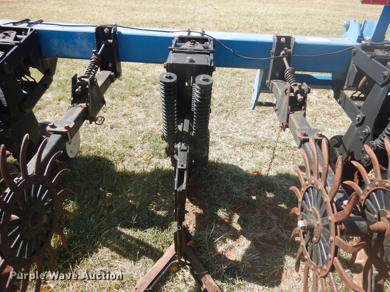 image for item HO9243 Kinze 1500 row crop cultivator