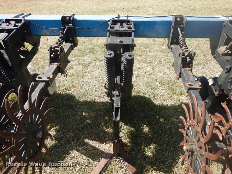 image for item HO9243 Kinze 1500 row crop cultivator