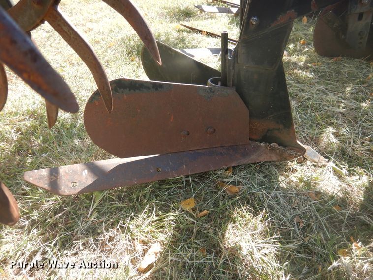 image for item HO9243 Kinze 1500 row crop cultivator