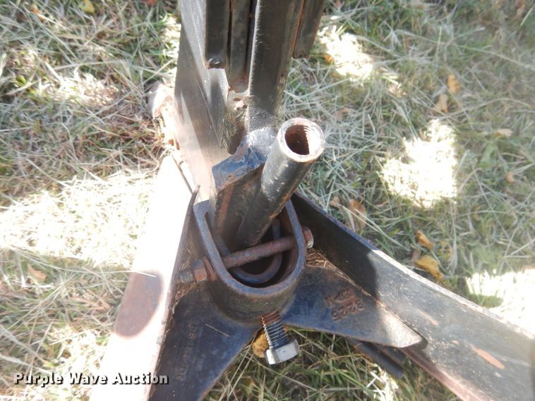 image for item HO9243 Kinze 1500 row crop cultivator