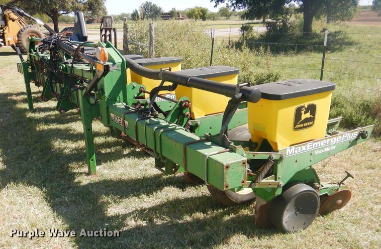 image for item HO9246 John Deere Max Emerge Plus planter