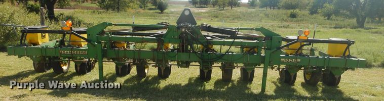 image for item HO9246 John Deere Max Emerge Plus planter