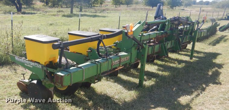 image for item HO9246 John Deere Max Emerge Plus planter