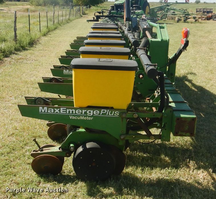 image for item HO9246 John Deere Max Emerge Plus planter