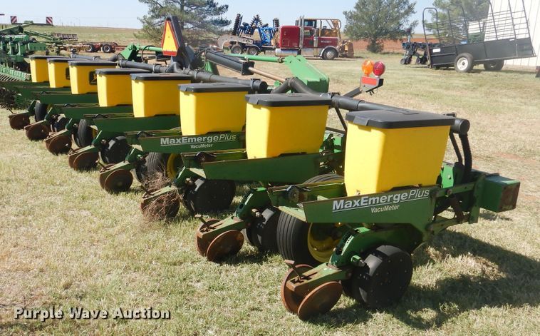 image for item HO9246 John Deere Max Emerge Plus planter