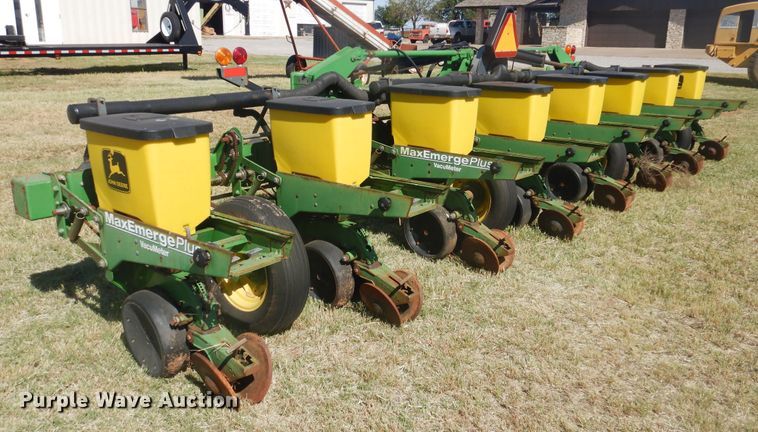 image for item HO9246 John Deere Max Emerge Plus planter