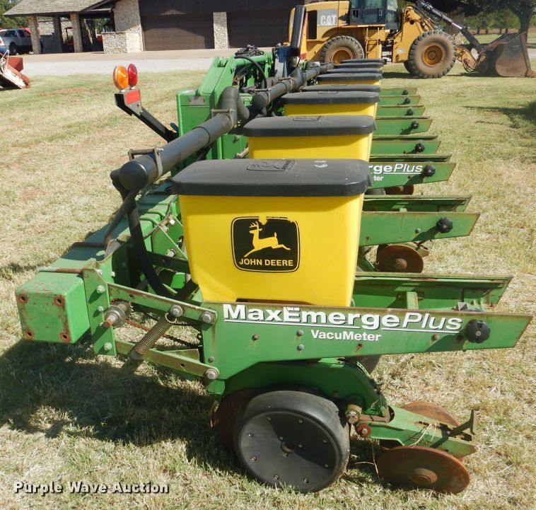 image for item HO9246 John Deere Max Emerge Plus planter
