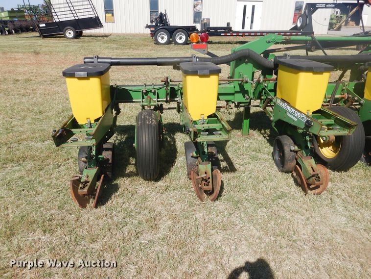 image for item HO9246 John Deere Max Emerge Plus planter