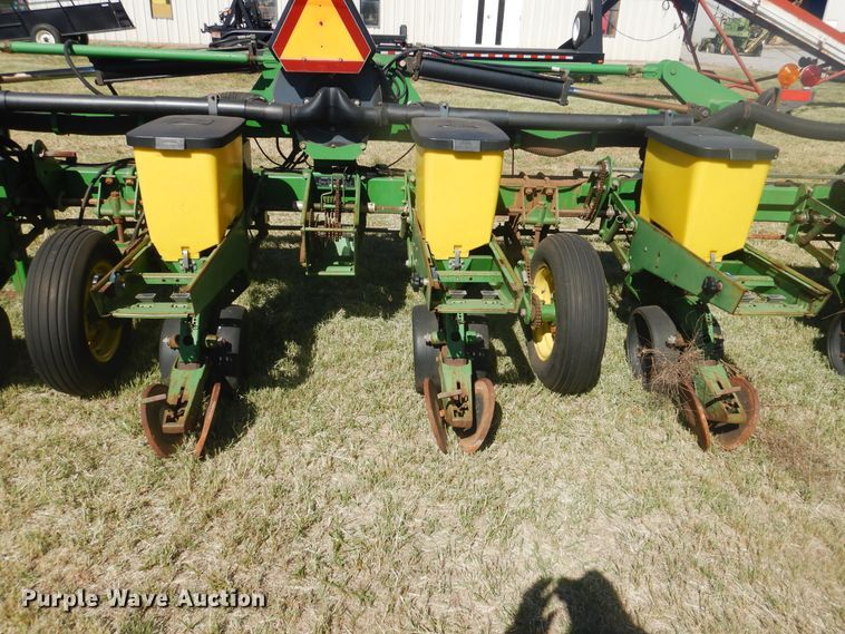 image for item HO9246 John Deere Max Emerge Plus planter