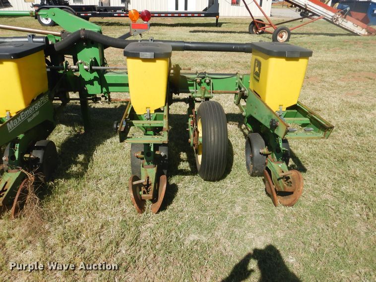 image for item HO9246 John Deere Max Emerge Plus planter