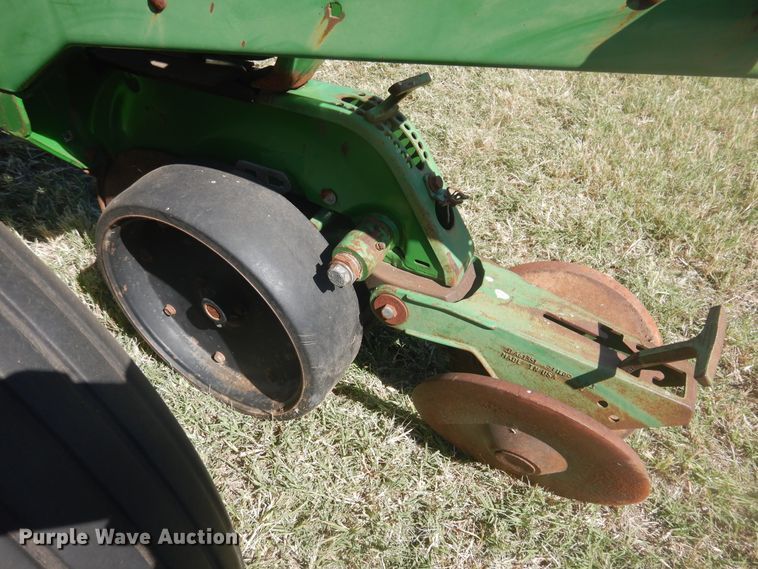 image for item HO9246 John Deere Max Emerge Plus planter