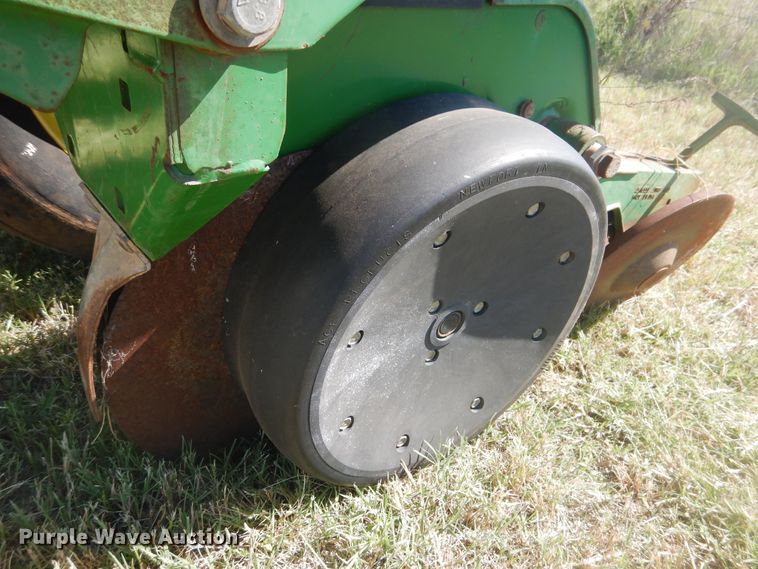 image for item HO9246 John Deere Max Emerge Plus planter