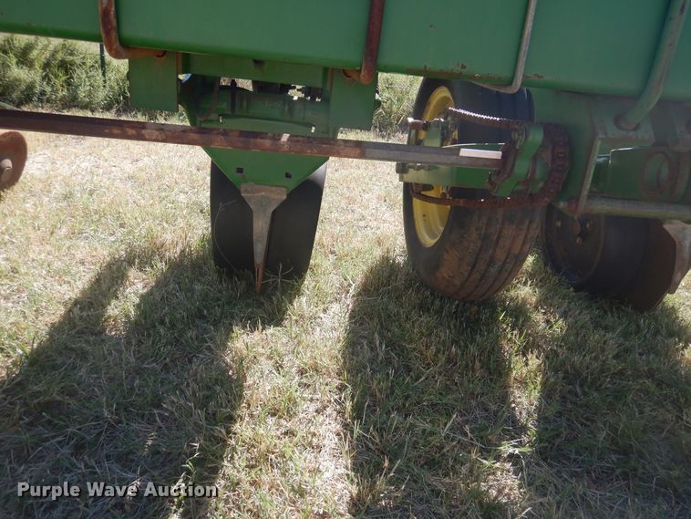 image for item HO9246 John Deere Max Emerge Plus planter