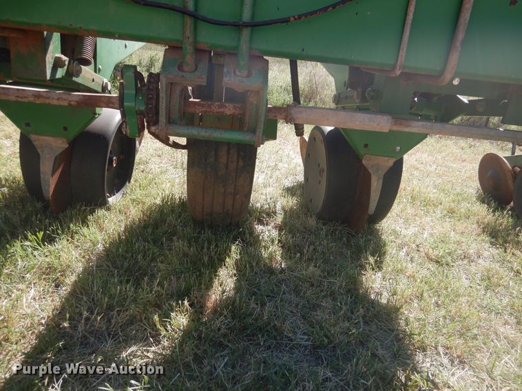 image for item HO9246 John Deere Max Emerge Plus planter