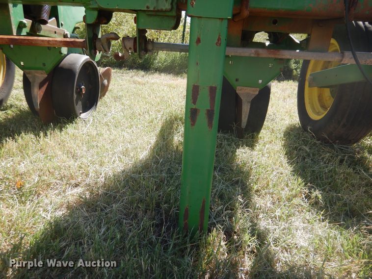 image for item HO9246 John Deere Max Emerge Plus planter
