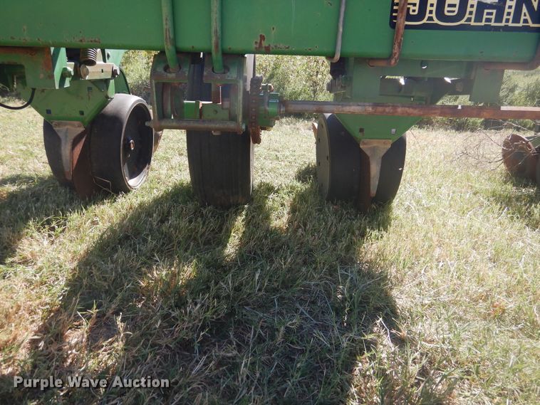 image for item HO9246 John Deere Max Emerge Plus planter