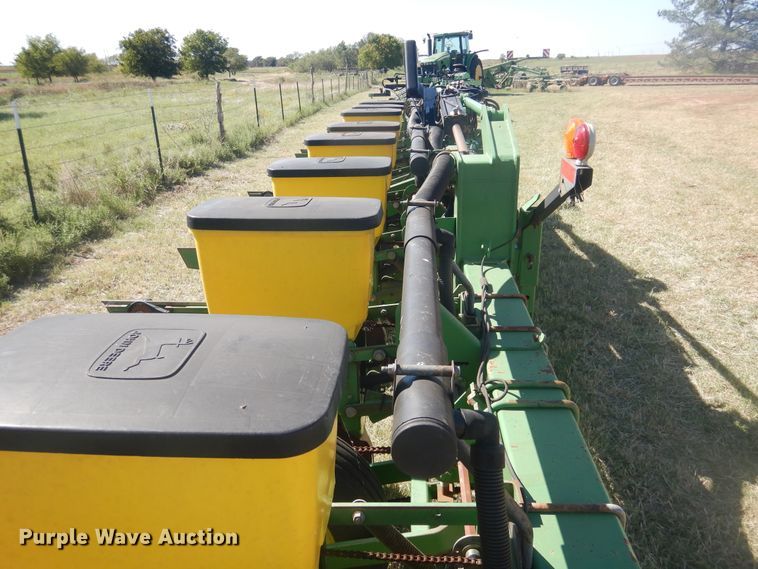 image for item HO9246 John Deere Max Emerge Plus planter