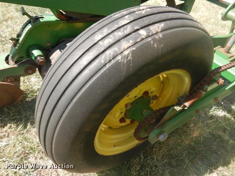 image for item HO9246 John Deere Max Emerge Plus planter