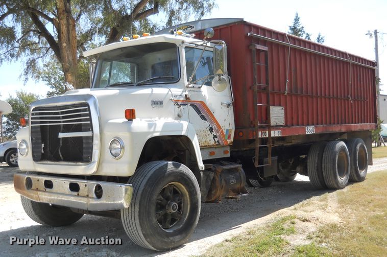 image for item HO9678 1979 Ford 8000  grain truck