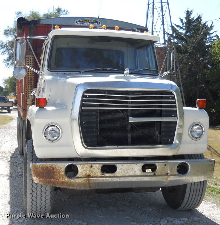 image for item HO9678 1979 Ford 8000  grain truck