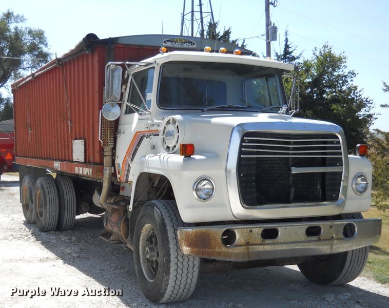 image for item HO9678 1979 Ford 8000  grain truck