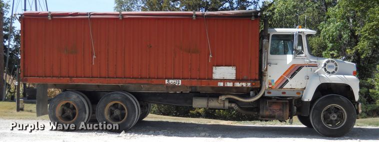 image for item HO9678 1979 Ford 8000  grain truck