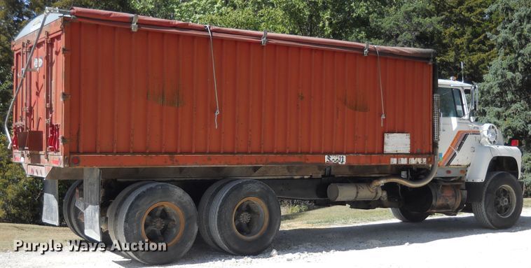 image for item HO9678 1979 Ford 8000  grain truck