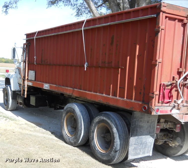 image for item HO9678 1979 Ford 8000  grain truck