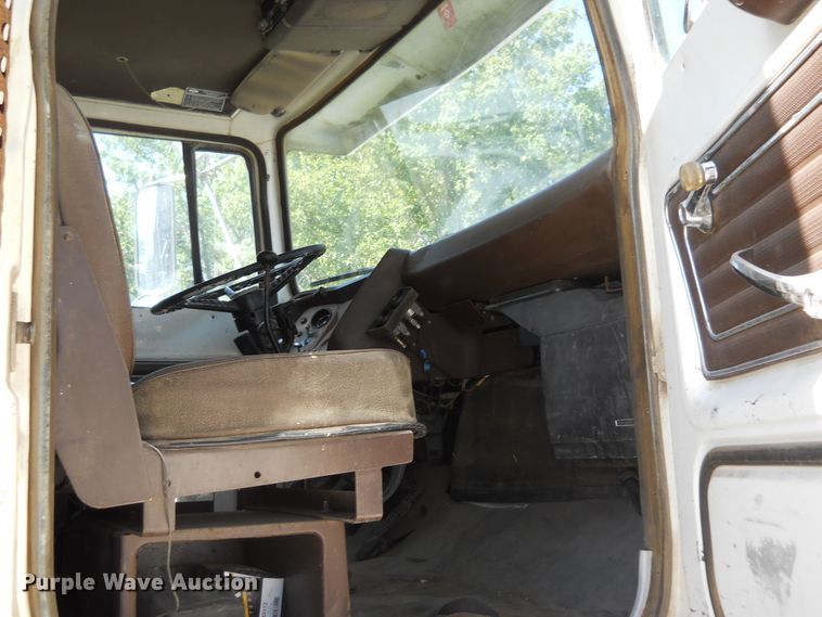 image for item HO9678 1979 Ford 8000  grain truck