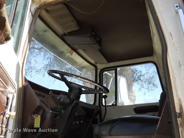 image for item HO9678 1979 Ford 8000  grain truck