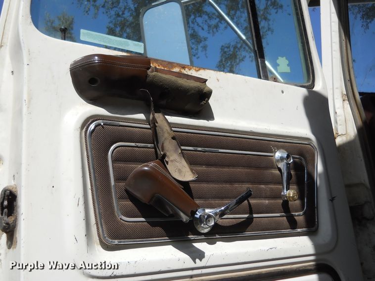 image for item HO9678 1979 Ford 8000  grain truck