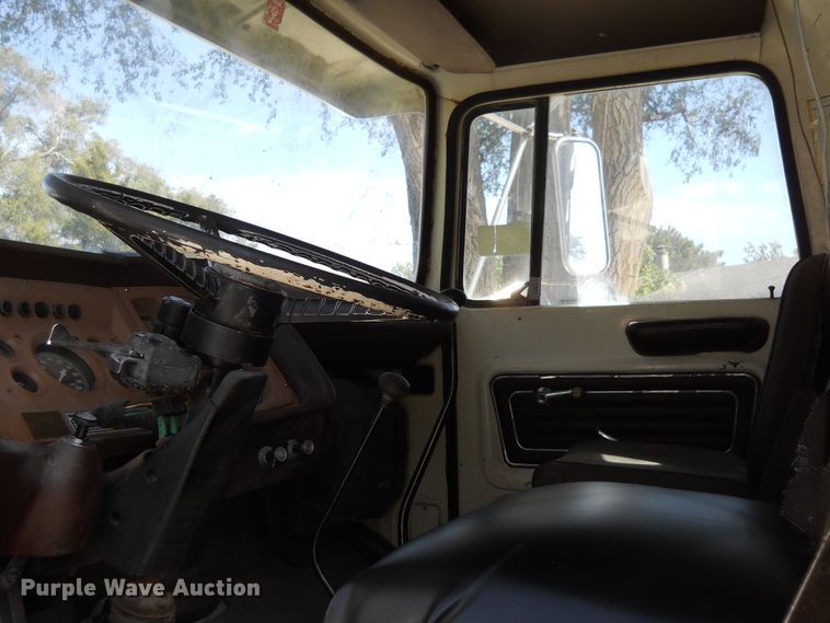 image for item HO9678 1979 Ford 8000  grain truck