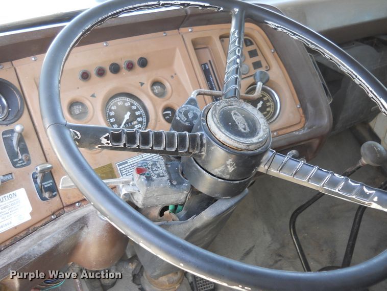 image for item HO9678 1979 Ford 8000  grain truck