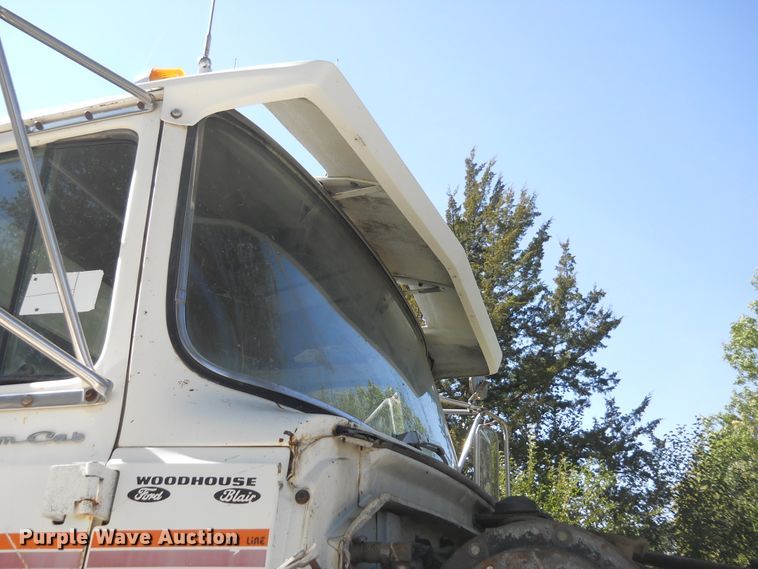 image for item HO9678 1979 Ford 8000  grain truck