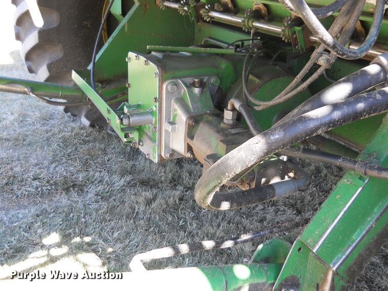 image for item HO9681 1998 John Deere 9610 Maximizer combine