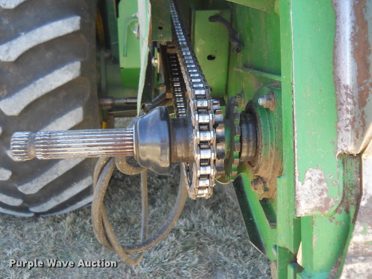 image for item HO9681 1998 John Deere 9610 Maximizer combine