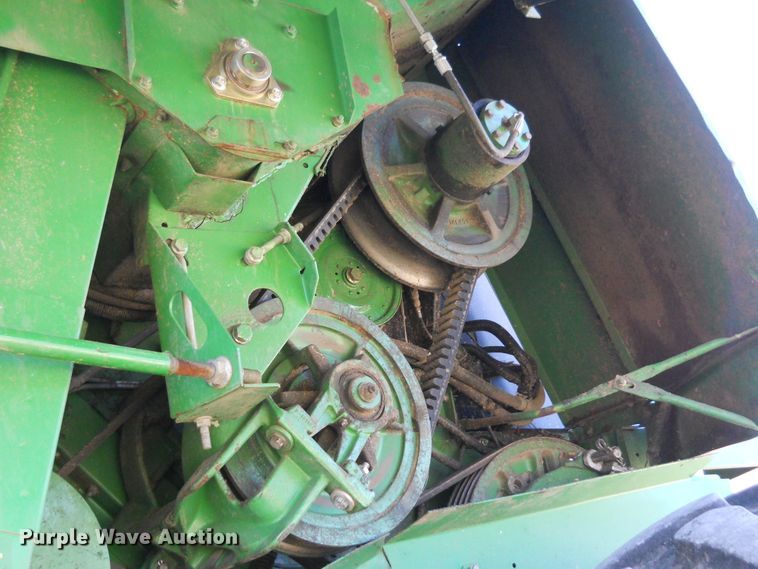 image for item HO9681 1998 John Deere 9610 Maximizer combine