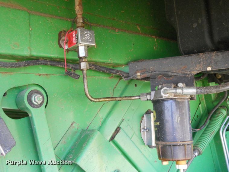image for item HO9681 1998 John Deere 9610 Maximizer combine