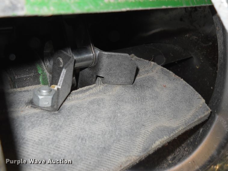 image for item HO9681 1998 John Deere 9610 Maximizer combine