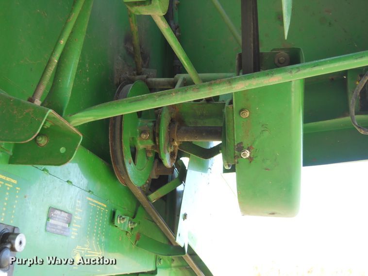 image for item HO9681 1998 John Deere 9610 Maximizer combine
