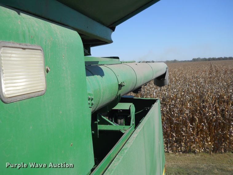 image for item HO9681 1998 John Deere 9610 Maximizer combine