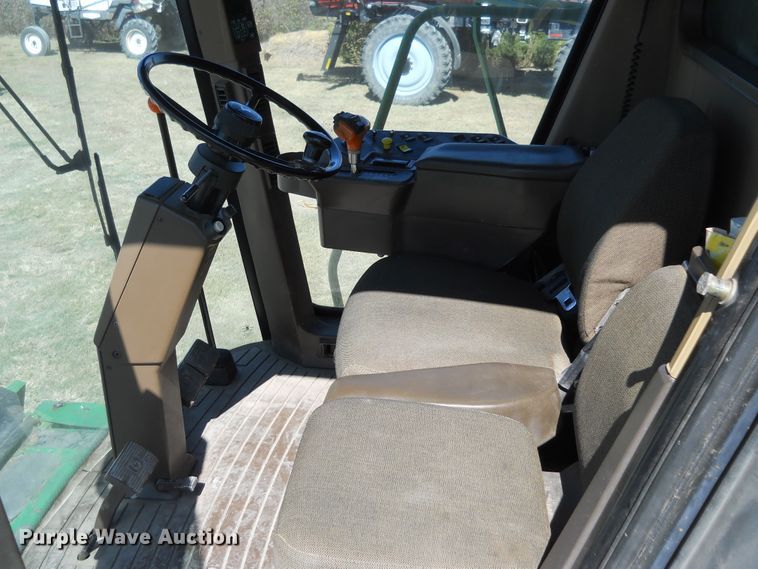 image for item HO9681 1998 John Deere 9610 Maximizer combine